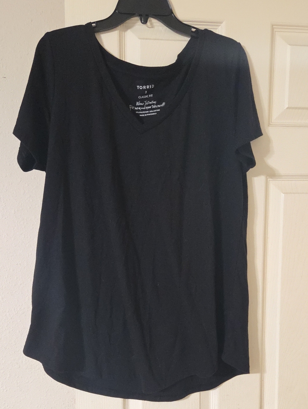 torrid Black V-Neck Short Sleeve Tee Size 2